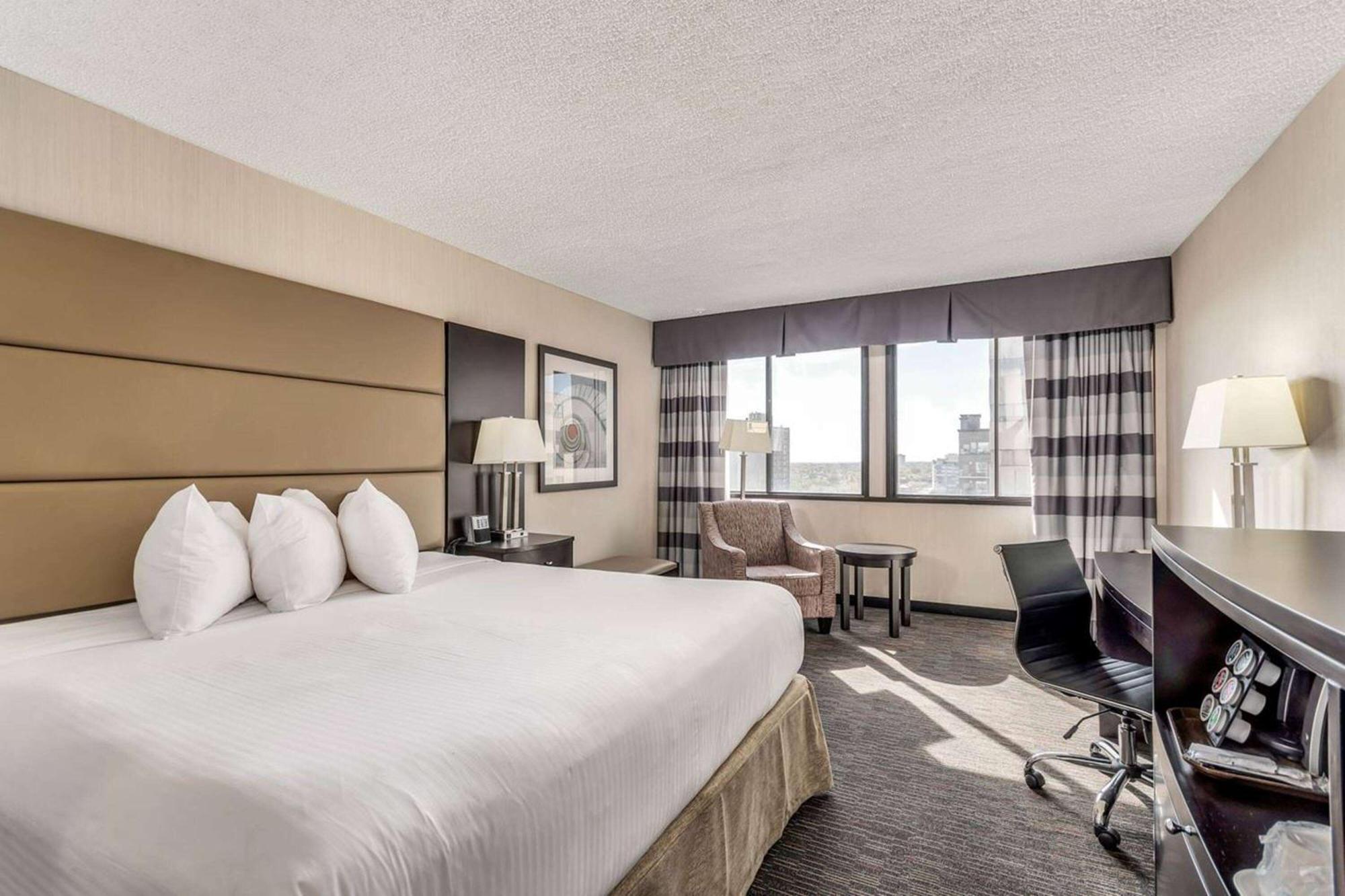 Hotel Ramada Plaza by Wyndham Regina Downtown Zewnętrze zdjęcie